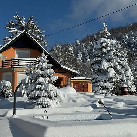 Villa Tratea - With A Heated Pool Tomici Exteriör bild