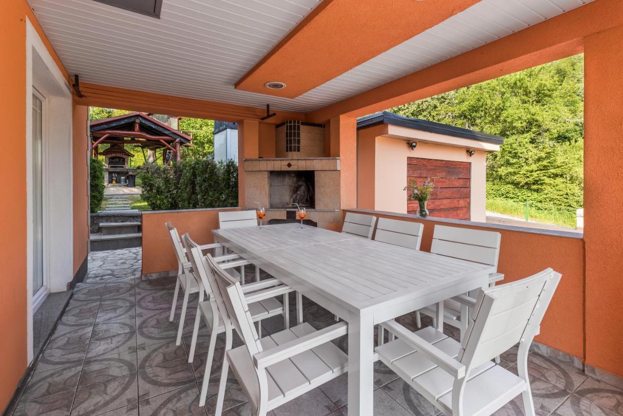 Villa Tratea - With A Heated Pool Tomici Exteriör bild