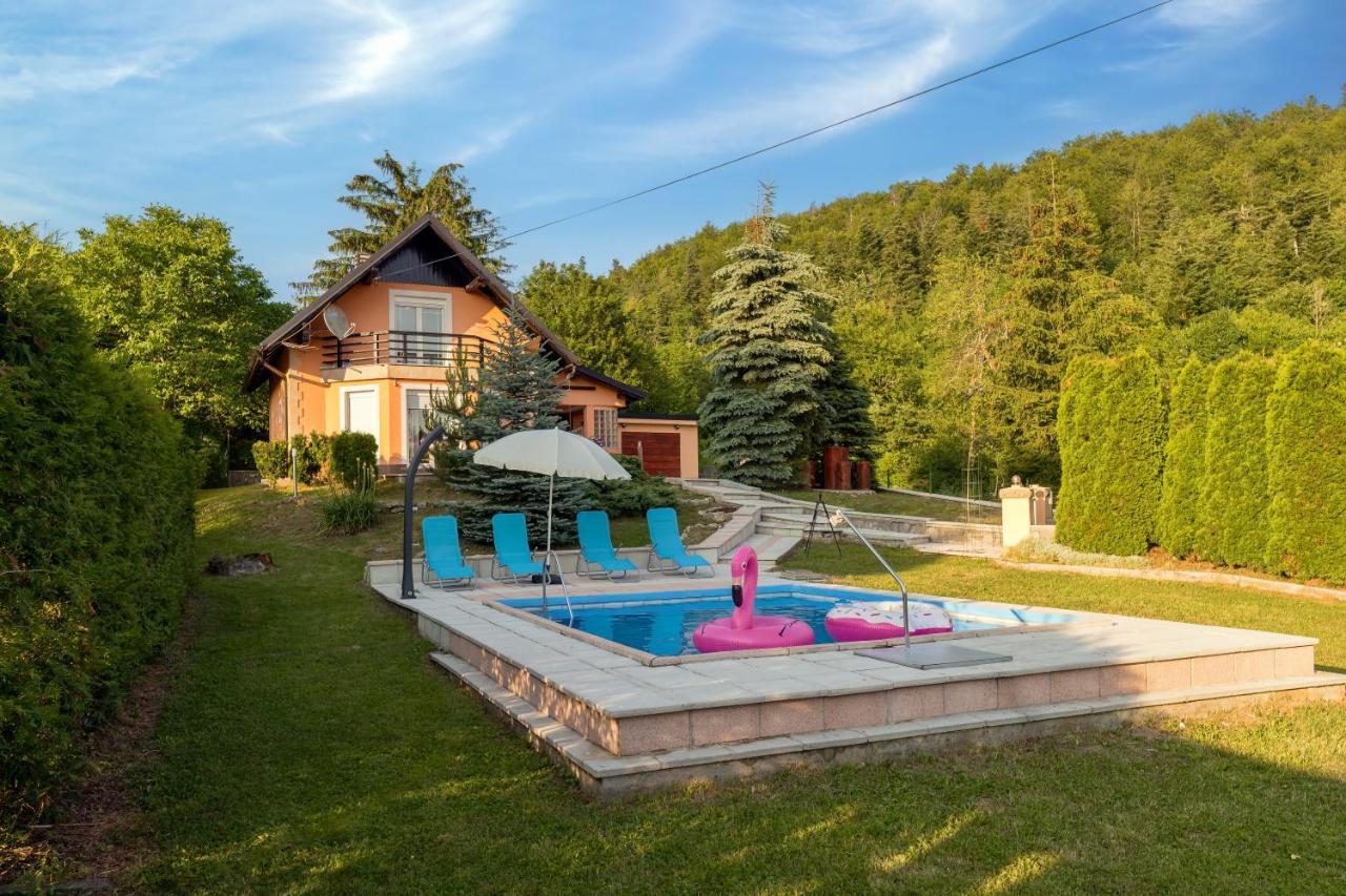 Villa Tratea - With A Heated Pool Tomici Exteriör bild