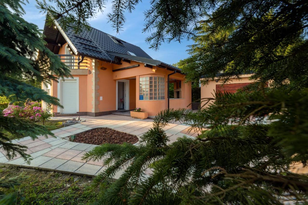 Villa Tratea - With A Heated Pool Tomici Exteriör bild
